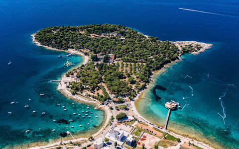 Maslina: Vand, Vandressourcer, Azure, Natur, Strand, Naturlige Landskab, Træ, Coastal Og Oceaniske Landskabsformer, Bygning