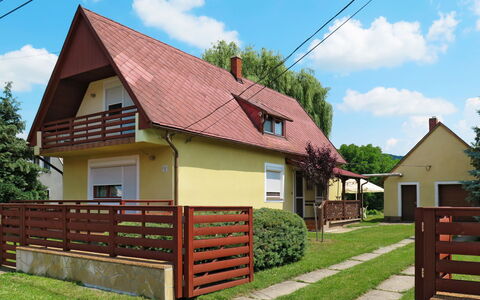 Emi: Hus, Ejendom, Hjem, Sommerhus, Bygning, Boligområde, Ejendom, Tag, Kvarter, Arkitektur