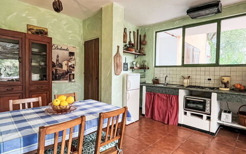 Nisso: Cabinetry, Countertop, Ejendom, Møbel, Træ, Køkken, Indretning, Vindue, Belysning, Bord