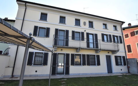 La Corte Bricca (Casa Padronale): Vindue, Bygning, Himmel, Urban Design, Kvarter, Plante, Facade, Tag, Ejerlejlighed
