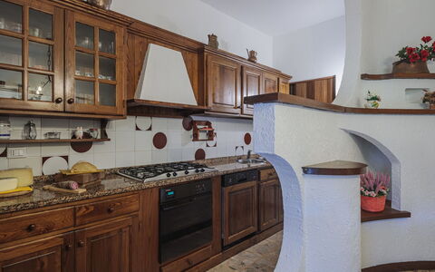 Barbara: Cabinetry, Countertop, Ejendom, Håndvask, Træ, Komfur, Tap, Køkken, Bygning, Indretning