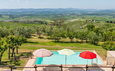 Podere Santa Lucia: Himmel, Plante, Ejendom, Plantesamfund, Økoregion, Paraply, Natur, Naturligt Miljø, Skygge, Bjerg
