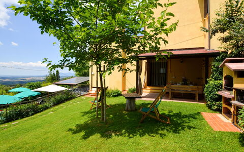 Villetta nel Verde: Plante, Bygning, Himmel, Grøn, Natur, Skygge, Botanik, Træ, Land Lot, Vegetationen
