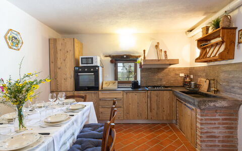 La Casina: Countertop, Ejendom, Cabinetry, Møbel, Køkken, Indretning, Træ, Bord, Gulvbelægning, Etage