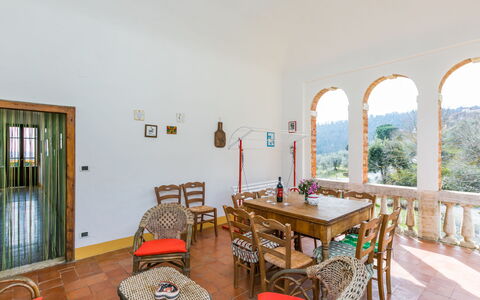 Podere Casina: Bord, Møbel, Ejendom, Stol, Træ, Indretning, Etage, Gulvbelægning, Stue, Ejendom