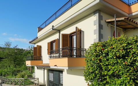 Casa Martina: Plante, Bygning, Ejendom, Himmel, Vindue, Skygge, Land Lot, Hus, Træ, Boligområde