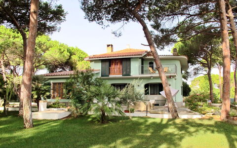 Villa Margherita: Ejendom, Hjem, Hus, Ejendom, Bygning, Estate, Sommerhus, Træ, Boligområde, Arkitektur