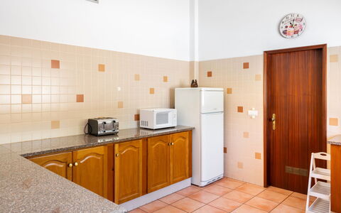 Monte Quercus: Cabinetry, Møbel, Bygning, Hus, Træ, Orange, Køkken, Skuffe, Husholdningsapparat