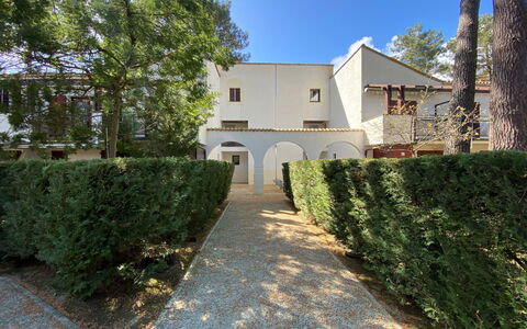 Les Mathes 350: Blad, Busk, Have, Skygge, Landscaping, Estate, Hacienda, Backyard, Gård, Indkørsel