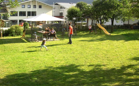 Uttendorf 627: Lawn, Græs, Grøn, Træ, Fritid, Gård, Græsfamilien, Backyard, Plante, Land Lot