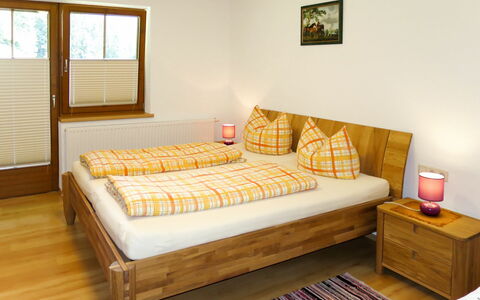 Moarerlechenhof: Soveværelse, Møbel, Seng, Værelse, Ejendom, Bed Frame, Sengetøj, Madras, Etage, Indretning