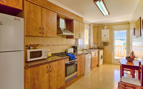 Altamar: Cabinetry, Countertop, Møbel, Ejendom, Køkken Apparat, Komfur, Vindue, Køkken, Træ, Indretning