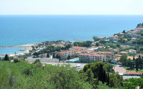 Cala Azzurra (Imp312): Vand, Himmel, Plante, Azure, Bygning, Træ, Vegetationen, Coastal Og Oceaniske Landskabsformer, Urban Design, Horisont