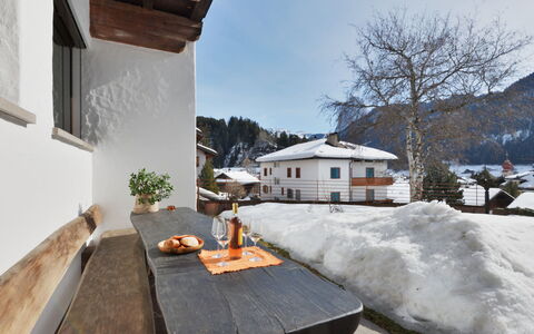 Ortisei St Ulrich 609: Bygning, Himmel, Ejendom, Vindue, Plante, Sne, Træ, Bord, Træ, Hus