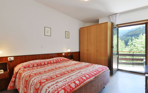 Moena 703: Soveværelse, Seng, Værelse, Møbel, Ejendom, Sengetøj, Sengetøj, Bed Frame, Etage, Loft