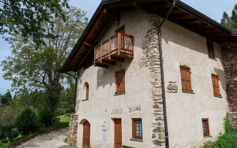 Lago di Caldonazzo 702: Himmel, Plante, Ejendom, Vindue, Træ, Bygning, Land Lot, Træ, Hus, Sommerhus