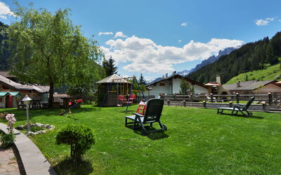 Campitello 647: Ejendom, Bjerg, Bjergkæde, Græs, Ødemark, Himmel, Fritid, Træ, Lawn, Hill Station