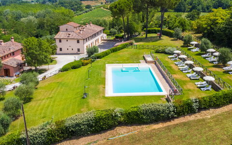 Castelfiorentino 651: Plante, Vand, Ejendom, Bygning, Træ, Vindue, Svømmepøl, Land Lot, Urban Design, Arkitektur