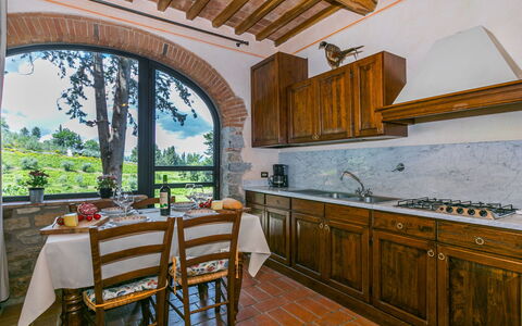 Greve in Chianti 651: Møbel, Ejendom, Cabinetry, Bord, Countertop, Træ, Indretning, Håndvask, Køkken, Etage