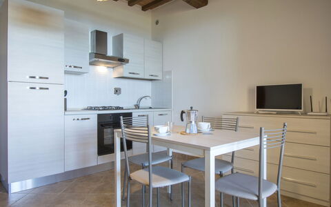 Riparbella 628: Værelse, Ejendom, Møbel, Indretning, Bygning, Køkken, Countertop, Hus, Etage, Cabinetry