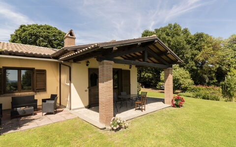 Lago di Bolsena 618: Hus, Tag, Hjem, Sommerhus, Boligområde, Estate, Stuehus, Veranda, Have