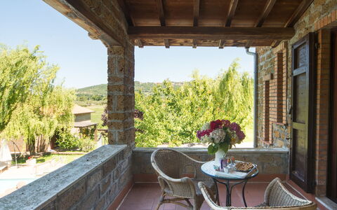 Lago di Bolsena 621: Ejendom, Bygning, Hus, Ejendom, Værelse, Veranda, Estate, Hjem, Indretning, Gårdhave
