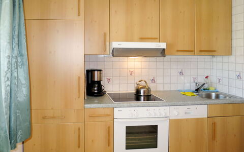Kammerlander: Cabinetry, Værelse, Køkken, Countertop, Møbel, Ejendom, Komfur, Skab, Indretning, Håndvask