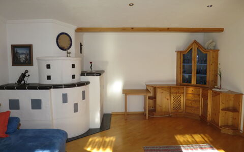 Liftblick: Møbel, Ejendom, Billedramme, Træ, Indretning, Couch, Hus, Belysning, Bygning, Stue