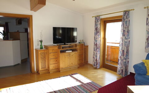 Liftblick: Cabinetry, Møbel, Television, Træ, Komfort, Skuffe, Bord, Bygning, Vindue, Kommode