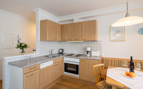Mittersill 606: Indretning, Møbel, Træ, Gulvbelægning, Køkken, Etage, Cabinetry, Countertop, Værelse, Køkken Apparat
