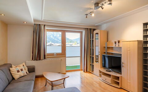 Mittersill 606: Indretning, Møbel, Gulvbelægning, Etage, Værelse, Loft, Lejlighed, Cabinetry, Stue, Couch