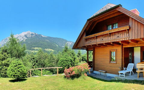 Simons Blockhütte: Ejendom, Hus, Bjerg, Bjergrige Landskabsformer, Naturlige Landskab, Hjem, Bygning, Ejendom, Bjergkæde, Himmel