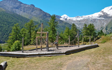Saas-Fee 866: Himmel, Bjerg, Økoregion, Plante, Naturlige Landskab, Træ, Highland, Land Lot, Græs, Bjergrige Landskabsformer