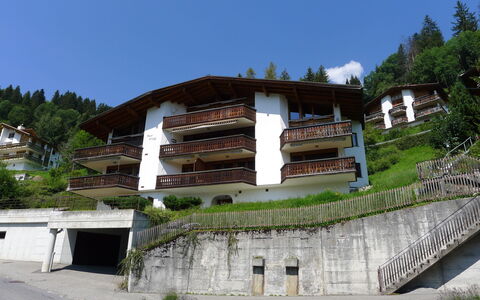 Bergsicht: Arkitektur, Ejendom, Hus, Bygning, Træ, Historisk Sted, Turisme, Landskab, Facade, Kloster