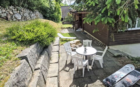 Crap Grisch: Have, Sommerhus, Flise, Backyard, Gård, Landscaping, Walkway, Skygge, Cobblestone, Udendørs Møbler