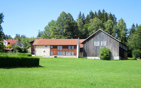 Mader: Plante, Himmel, Bygning, Ejendom, Træ, Naturlige Landskab, Vindue, Land Lot, Hus, Græs