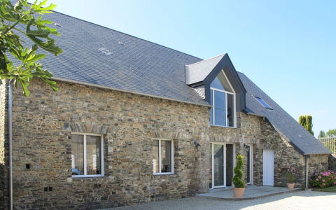 La Lucerie: Bygning, Plante, Himmel, Vindue, Hus, Dør, Træ, Sommerhus, Facade