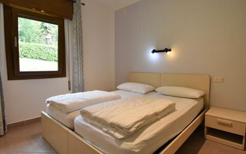 Lago D'Idro 649: Møbel, Ejendom, Komfort, Bygning, Træ, Skygge, Bed Frame, Indretning, Etage
