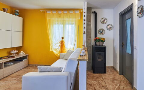 Casa del Pergulin (Lmz325): Cabinetry, Møbel, Television, Bygning, Billedramme, Komfort, Vindue, Dør, Kommode, Stueplante