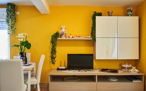 Casa del Pergulin (Lmz325): Bord, Bygning, Møbel, Ejendom, Plante, Skrivebord, Stueplante, Computer Desk