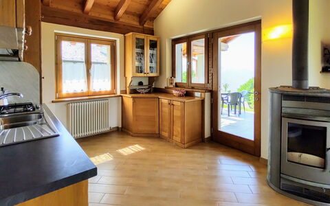 Il Nido D'Aquila (Grv635): Cabinetry, Ejendom, Køkkenvask, Countertop, Håndvask, Møbel, Køkken Apparat, Vindue, Køkken, Træ