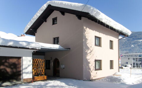 Bergblick: Himmel, Sne, Ejendom, Vindue, Bygning, Hus, Hældning, Arkitektur, Fryser, Sommerhus