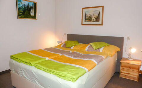 Eusch: Møbel, Ejendom, Bygning, Komfort, Billedramme, Textile, Bed Frame, Træ, Pude, Indretning