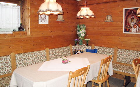Saalfelden am Steinernen Meer 613: Værelse, Ejendom, Spisestue, Møbel, Bord, Restaurant, Bygning, Indretning, Loft, Ejendom