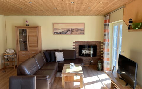 Strelasund: Brun, Couch, Møbel, Ejendom, Billedramme, Bord, Træ, Indretning, Etage, Studio Couch