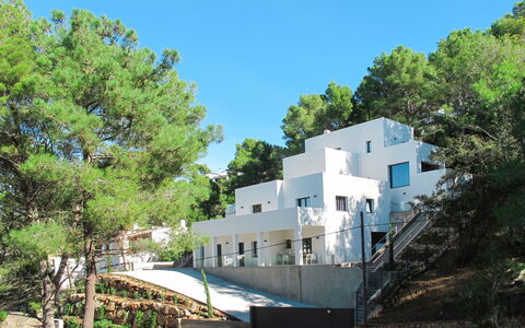 Sa Punta: Ejendom, Hus, Arkitektur, Ejendom, Boligområde, Bygning, Hjem, Kvarter, Træ, Estate