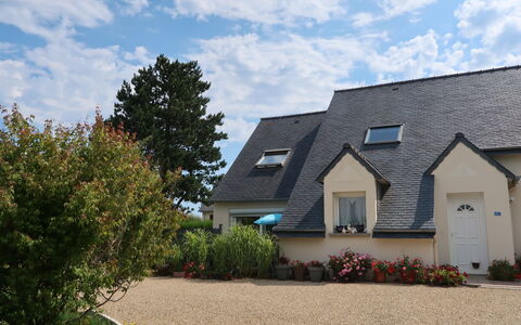 Ty-Rozen: Ejendom, Hjem, Hus, Tag, Ejendom, Boligområde, Sommerhus, Bygning, Land Lot, Estate