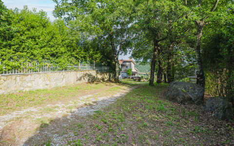 Casa Marepietra: Himmel, Bjerg, Daytime, Bygning, Plante, Naturlige Landskab, Hus, Vegetationen, Highland, Træ