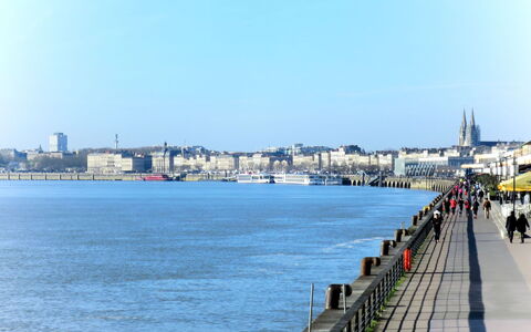 Lacanau 300: Himmel, Daytime, City, Kanal, Hav, Kyst, Turistattraktion, Walkway, Boardwalk