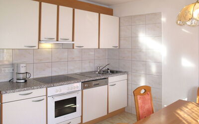 Haupthaus Schönblick (Svh119) 619.5: Ejendom, Værelse, Countertop, Køkken, Cabinetry, Møbel, Indretning, Bygning, Flise, Komfur